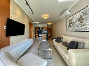CT3G16 Deluxe Apt with City Views Fast WiFi, Pool & Gym